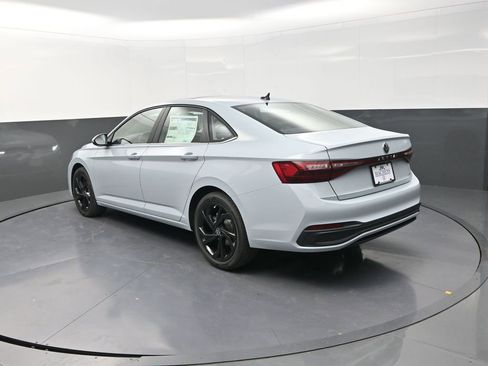 New 2026 Volkswagen Jetta SE FWD image 8