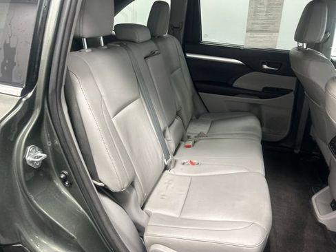 Used 2014 Toyota Highlander XLE AWD/4WD image 24
