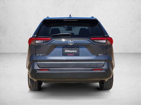 Used 2020 Toyota RAV4 XLE Premium FWD image 7