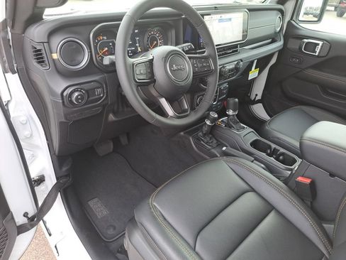 New 2026 Jeep Gladiator Sport AWD/4WD image 18