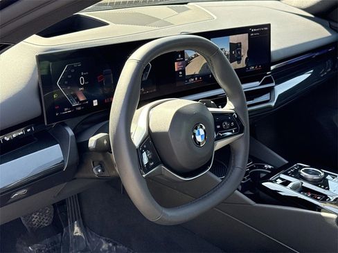 Used 2025 BMW 530i xDrive w/ Premium Package image 9
