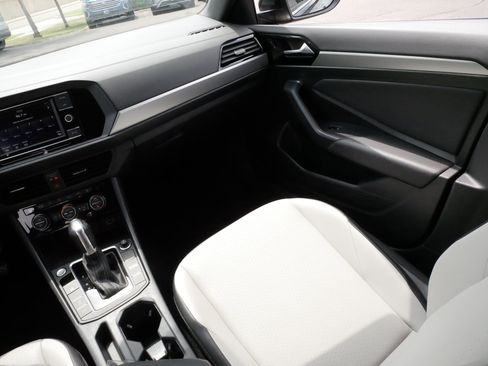 Used 2019 Volkswagen Jetta R-Line w/ R-Line Cold Weather Package FWD image 11