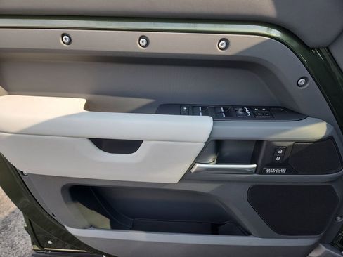 Used 2026 Land Rover Defender 130 X-Dynamic SE image 22