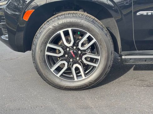 Used 2022 GMC Yukon AT4 w/ Technology Package image 11