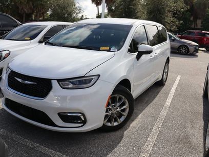 Used 2023 Chrysler Pacifica Touring-L