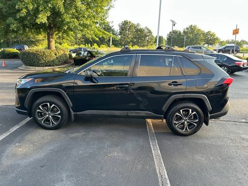 Used 2021 Toyota RAV4 LE FWD image 6