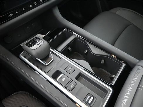 Used 2025 Nissan Pathfinder SL w/ SL Premium Package image 33