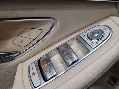 Used 2018 Mercedes-Benz GLC 300 4MATIC w/ Multimedia Package image 27