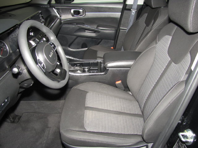 Used 2023 Kia Sorento LX FWD image 32