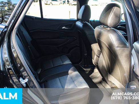 Used 2025 Chevrolet Trax LT w/ LT Convenience Package image 19