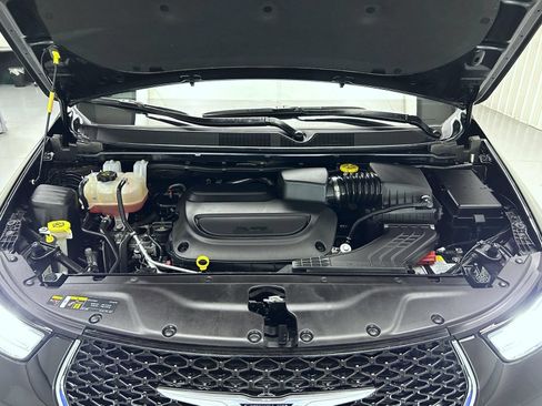Used 2025 Chrysler Pacifica Select FWD image 23