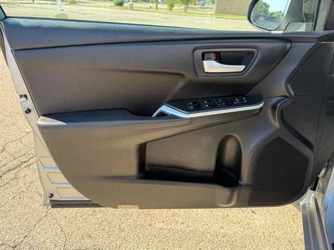 Used 2017 Toyota Camry SE FWD image 19