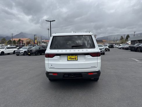 Used 2022 Jeep Wagoneer Series I AWD/4WD image 6