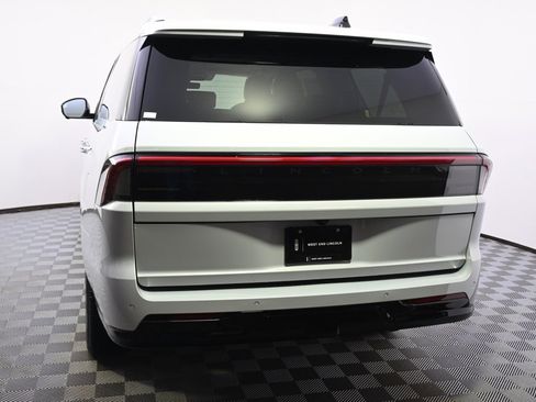 New 2025 Lincoln Navigator L Black Label image 4