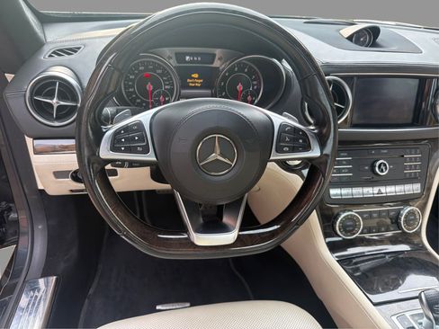 Used 2017 Mercedes-Benz SL 550 image 31