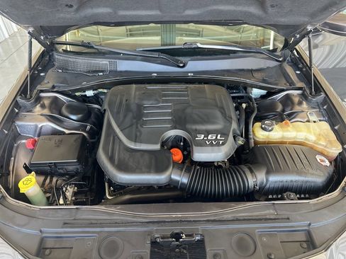 Used 2014 Chrysler 300 image 40