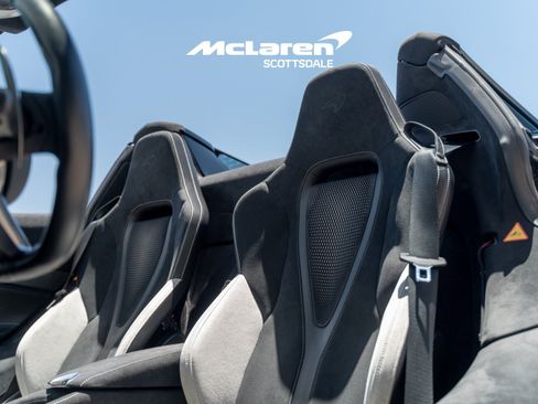 Used 2024 McLaren 750S Spider RWD image 11