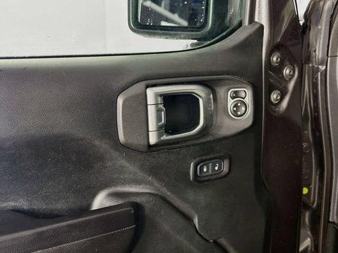 Used 2018 Jeep Wrangler Unlimited Sport S AWD/4WD image 19