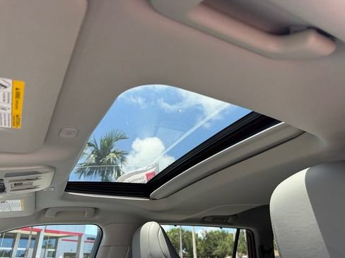 Certified 2025 Toyota Highlander Limited FWD image 22