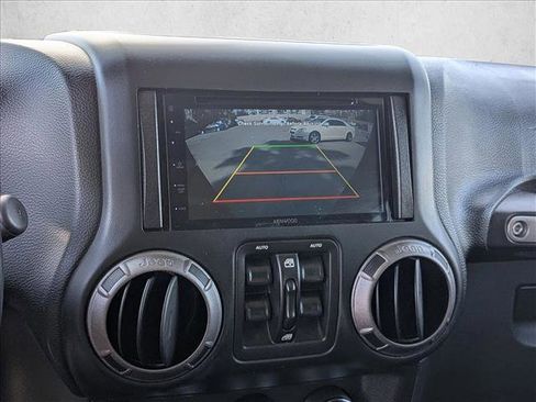 Used 2018 Jeep Wrangler Unlimited Sport S AWD/4WD image 14