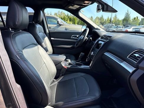 Used 2019 Ford Explorer Sport w/ Equipment Group 401A AWD/4WD image 17