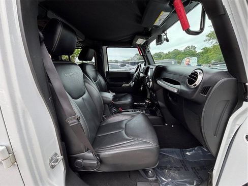 Used 2016 Jeep Wrangler Unlimited Rubicon AWD/4WD image 34