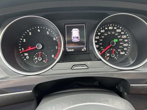 Used 2020 Volkswagen Tiguan SE w/ Panoramic Sunroof Package image 25