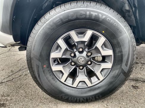 Certified 2023 Toyota Tacoma TRD Off-Road AWD/4WD image 10