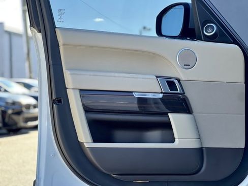 Used 2016 Land Rover Range Rover HSE image 10