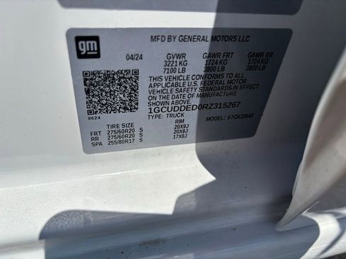 Used 2024 Chevrolet Silverado 1500 LT AWD/4WD image 16