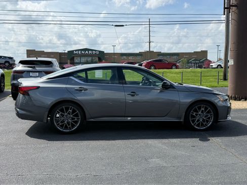 Used 2023 Nissan Altima 2.0 SR FWD image 8