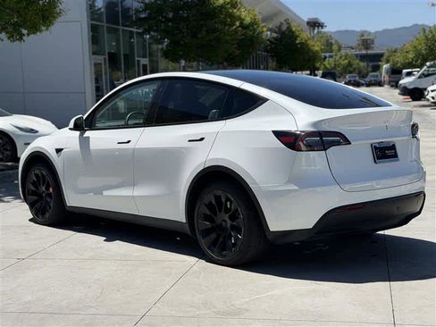 Used 2023 Tesla Model Y Long Range AWD/4WD image 4