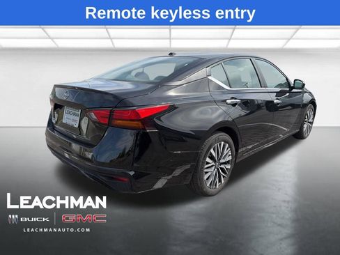 Used 2025 Nissan Altima 2.5 SV image 3