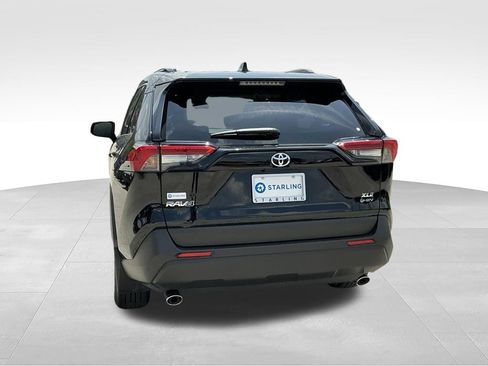 Used 2025 Toyota RAV4 XLE AWD/4WD image 5