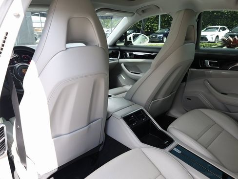 Used 2018 Porsche Panamera w/ Premium Package image 19