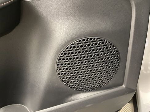 Used 2023 Nissan Ariya AWD image 20