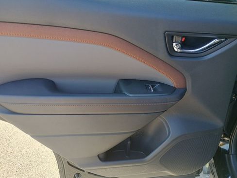 Used 2025 Subaru Forester Sport w/ Popular Package image 15