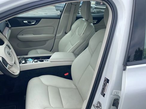 Used 2022 Volvo S60 B5 Momentum w/ Premium Package image 21