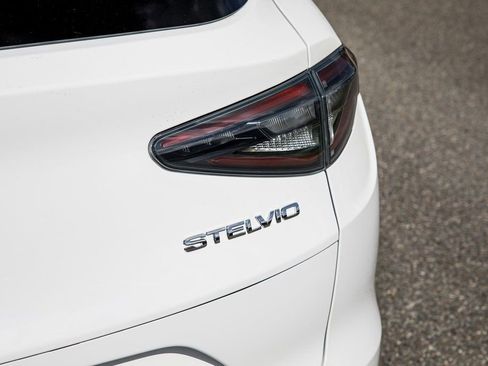New 2025 Alfa Romeo Stelvio Sprint w/ Veloce Package AWD/4WD image 9
