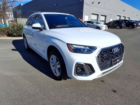 Certified 2023 Audi Q5 2.0T Premium w/ Convenience Package image 2