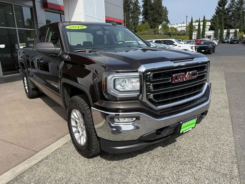Used 2019 GMC Sierra 1500 SLE w/ SLE Value Package AWD/4WD image 8