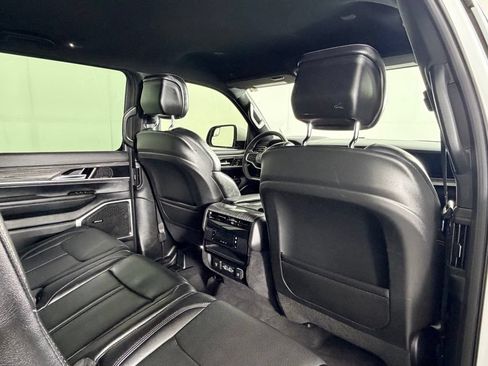 Used 2022 Jeep Wagoneer Series III AWD/4WD image 31