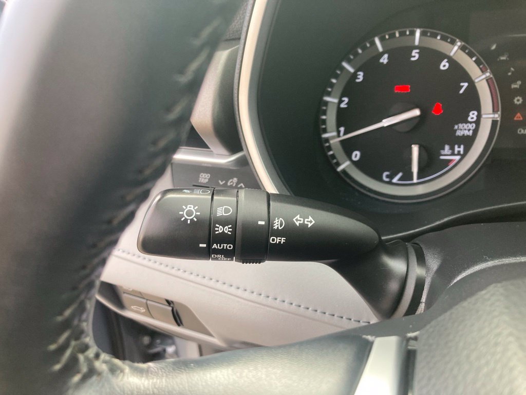 Used 2020 Toyota Highlander XLE AWD/4WD image 11