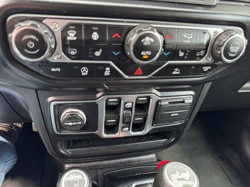 Certified 2023 Jeep Wrangler Sahara w/ Cold Weather Group image 28