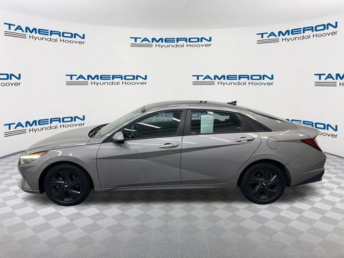 Used 2021 Hyundai Elantra SEL w/ Convenience Package FWD image 2