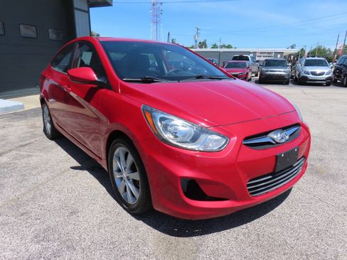 Used 2012 Hyundai Accent GLS w/ Premium Pkg 3 FWD image 48