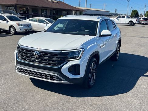 Used 2024 Volkswagen Atlas Cross Sport SE AWD/4WD image 3