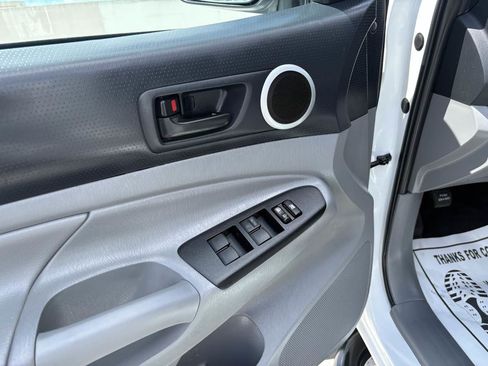 Used 2015 Toyota Tacoma PreRunner w/ SR5 Package image 29