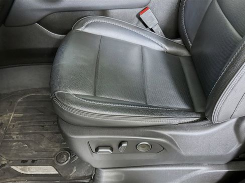 Used 2021 GMC Yukon Denali w/ Denali Premium Package image 20