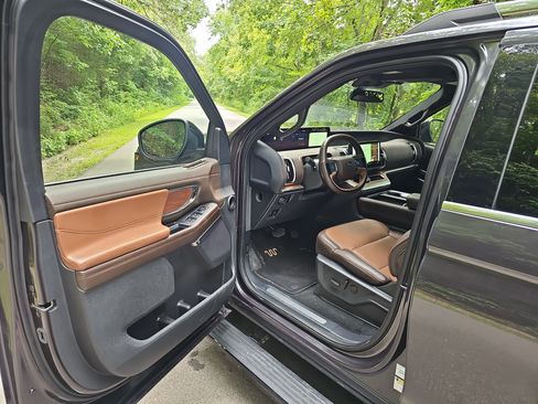 Used 2025 Ford Expedition King Ranch AWD/4WD image 29